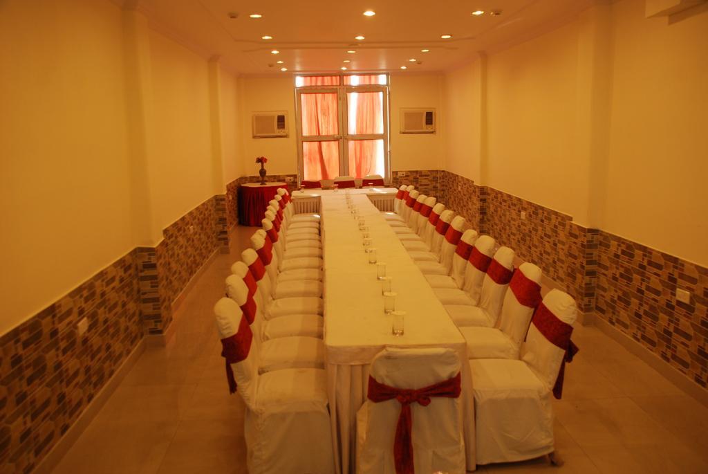 Hotel Ganga Ratan Agra  Exteriör bild