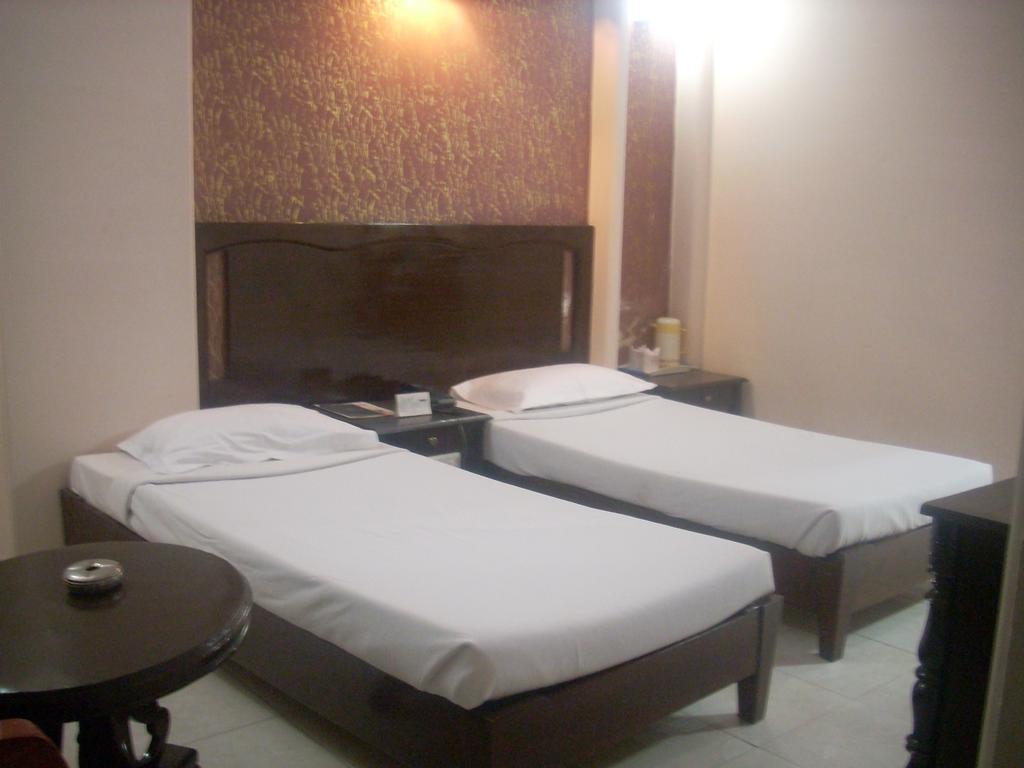 Hotel Ganga Ratan Agra  Rum bild