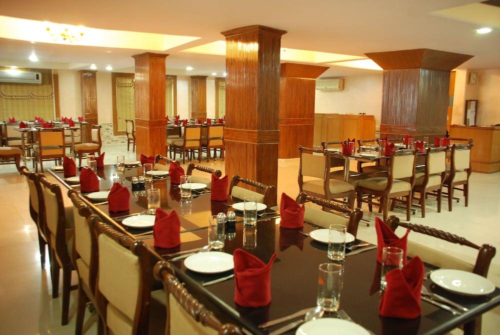 Hotel Ganga Ratan Agra  Exteriör bild