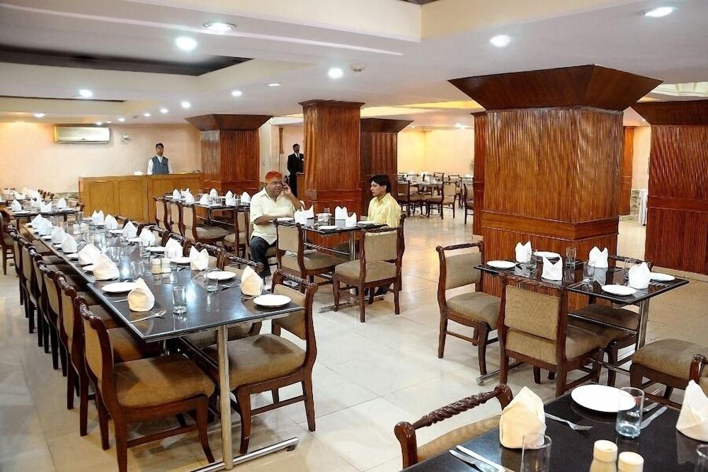 Hotel Ganga Ratan Agra  Exteriör bild
