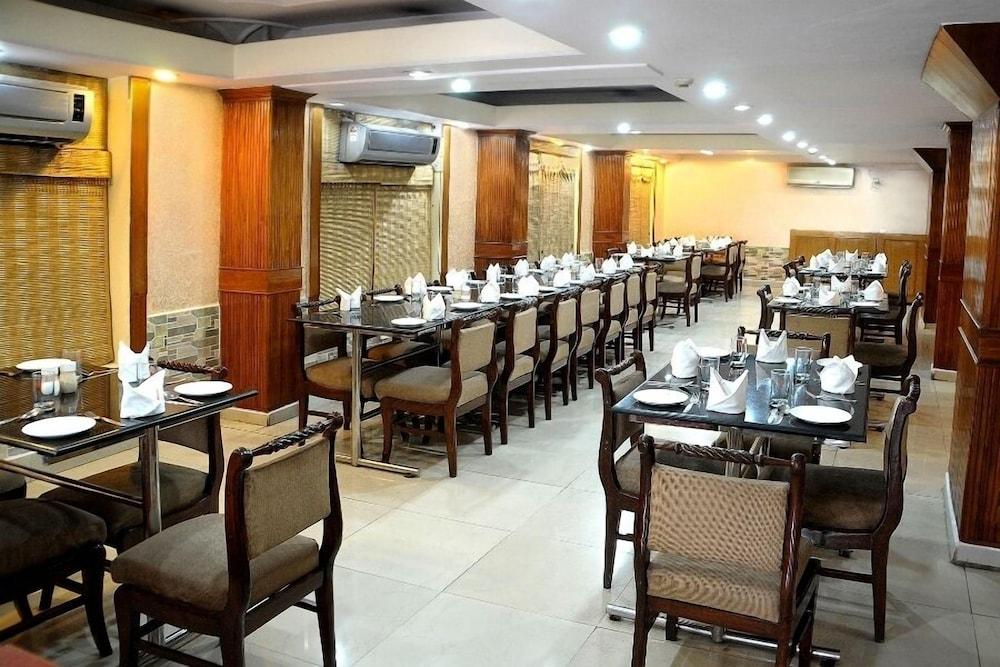 Hotel Ganga Ratan Agra  Exteriör bild