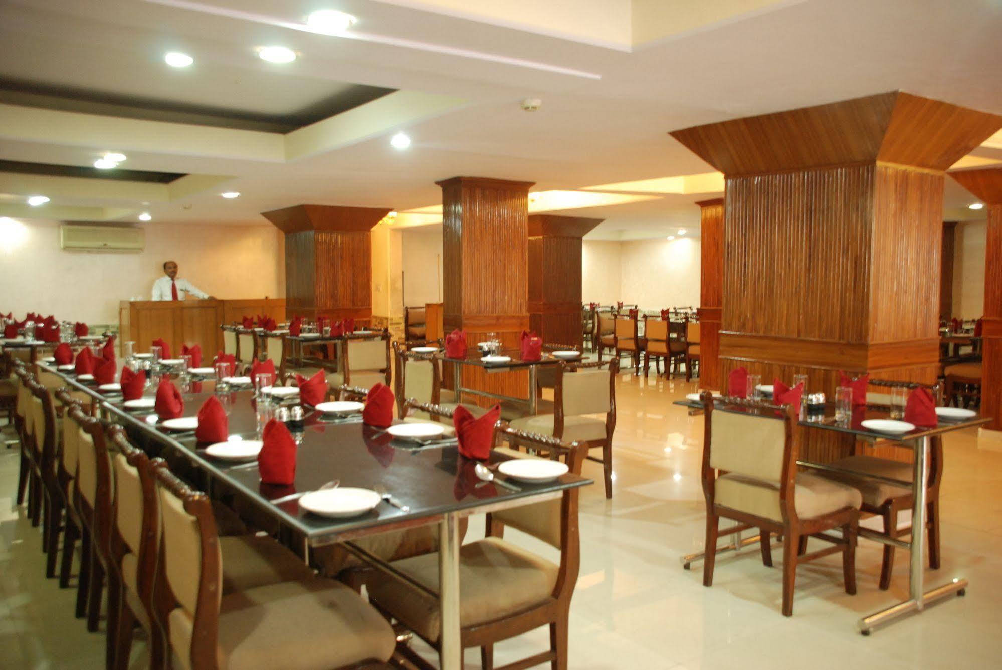 Hotel Ganga Ratan Agra  Exteriör bild