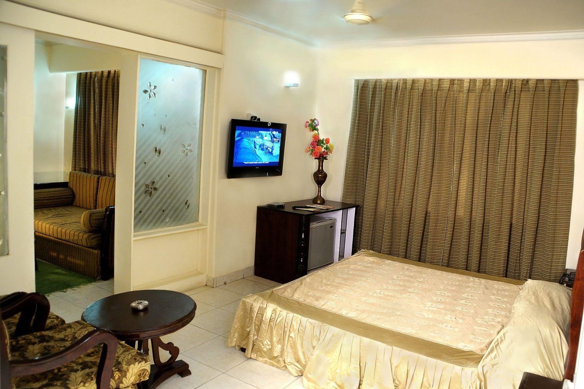 Hotel Ganga Ratan Agra  Exteriör bild