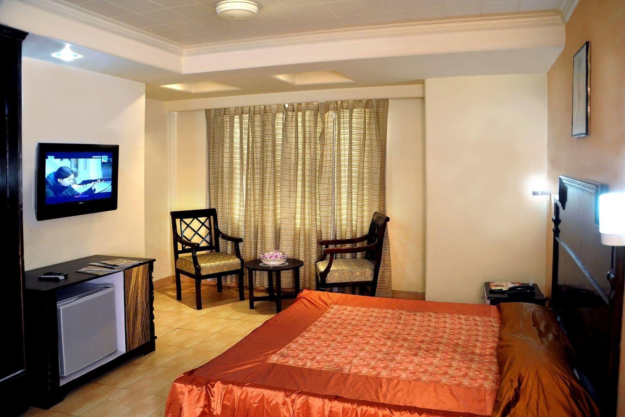 Hotel Ganga Ratan Agra  Exteriör bild