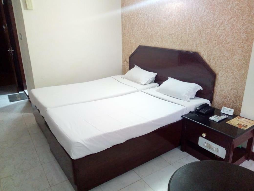 Hotel Ganga Ratan Agra  Exteriör bild